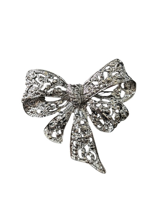 unbranded Jewelry - Retro Bow Brooch in Gunmetal Marcasite